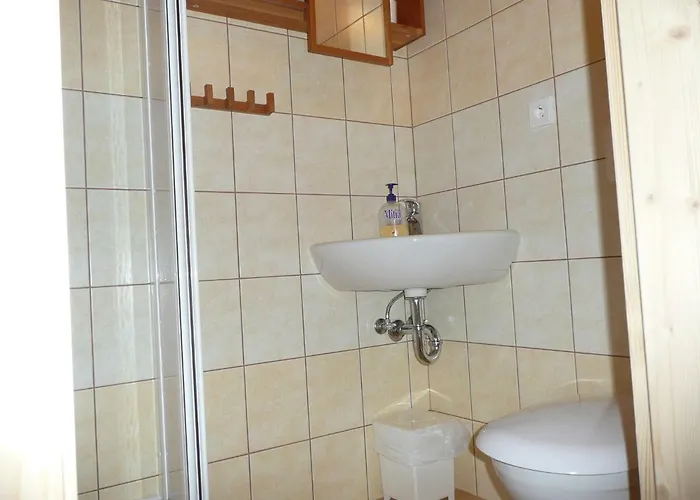 Pelisek شقة